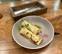 Блины с копченым цыпленком и моцареллой