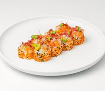 Ролл с лососем и гребешком 