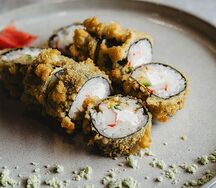 Жареный ролл с крабом