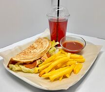 Сборный обед с пьегата-пиццей, гарниром и напитком