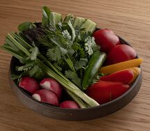 Блюдо из свежих овощей