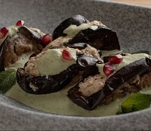 Баклажаны с сыром надуги и соусом квальминта