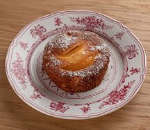 Теплый пирог из персиков