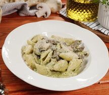 Конкилье с телятиной и грибами