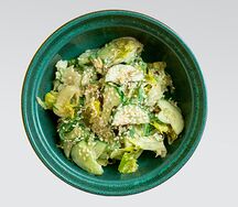 С чукой, огурцом и ореховым соусом