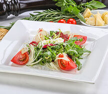 Микс-салат со страчателлой