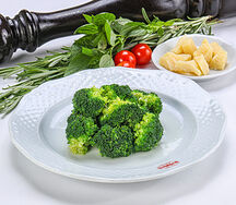 Брокколи, обжаренные на оливковом масле с чесноком