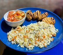 Котлеты пожарские, рис с овощами, салат из свежих томатов и суп