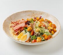 Цезарь с беконом и яйцом M