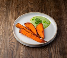 Запеченный батат и эстрагоновый йогурт