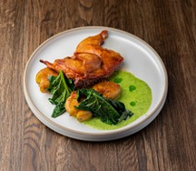 Цыпленок, шпинатный соус, картофель