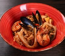 Рисовая лапша с морепродуктами