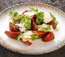 Салат с томатами и имеретинским сыром