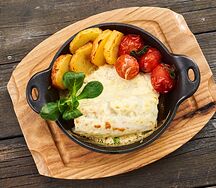 Запеченное филе белой рыбы в сливочном соусе с картофелем