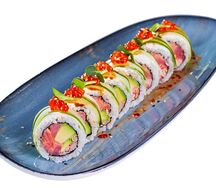 Ролл в огурце с тунцом, сурими и пряным соусом