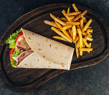 Ролл Цезарь и картофель Фри