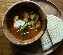 Суп томатный с говядиной, кукурузой и фасолью