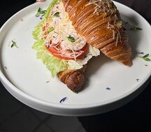 Круассан Цезарь
