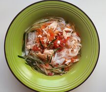 Холодный суп с пшеничной лапшой