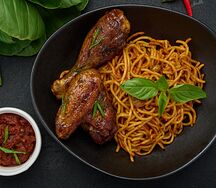 Джоллоф-паста с курицей