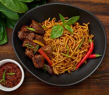 Джоллоф паста с говядиной