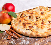 Пирог с яблоками и корицей
