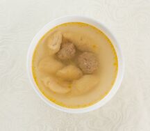 Бульон куриный с клёцками и фрикадельками