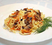 Макароны с грибами и овощами