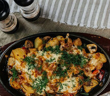 Сковородка с цыпленком и картофелем