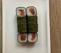 Маки с лососем