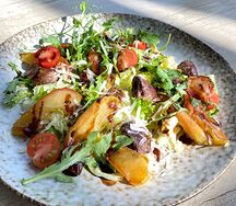 Теплый салат с куриной печенью