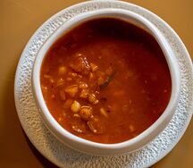 Томатный с копченостями и нутом
