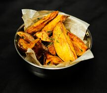 Картофельные дольки с чесночным маслом