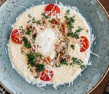 Каша кукурузная с беконом