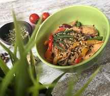 Салат с фунчозой