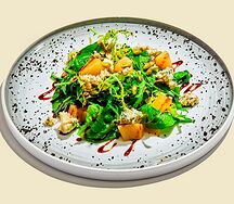 Салат с грушей и горгонзолой