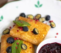 Блины с тофу-творогом и ягодным конфитюром