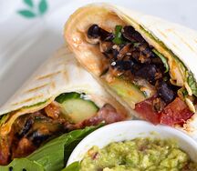 Буррито с черной фасолью и гуакамоле