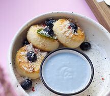 Сырники с ягодным конфитюром