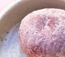 Пончик с малиновым кремом