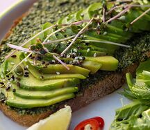 Авокадо-тост на бездрожжевом хлебе