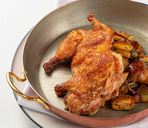 Цыпленок с жареным картофелем и грибами