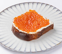 Бутерброд с красной икрой