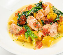 Ньокки с карельской форелью и шпинатом