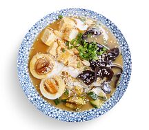 Лапша удон с тофу на вегетарианском бульоне