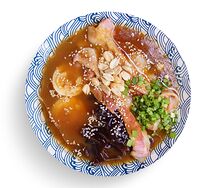 Лапша удон с бульоном, cвинoй грудинкой, древесными грибами и арахисом