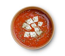 Томатный суп с фетой и орегано