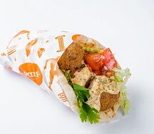 Гирос с фалафелем и ореховым соусом