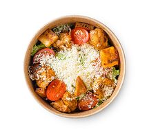 Салат Цезарь и сувлаки из курицы