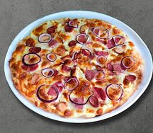 Пицца с копченостями 